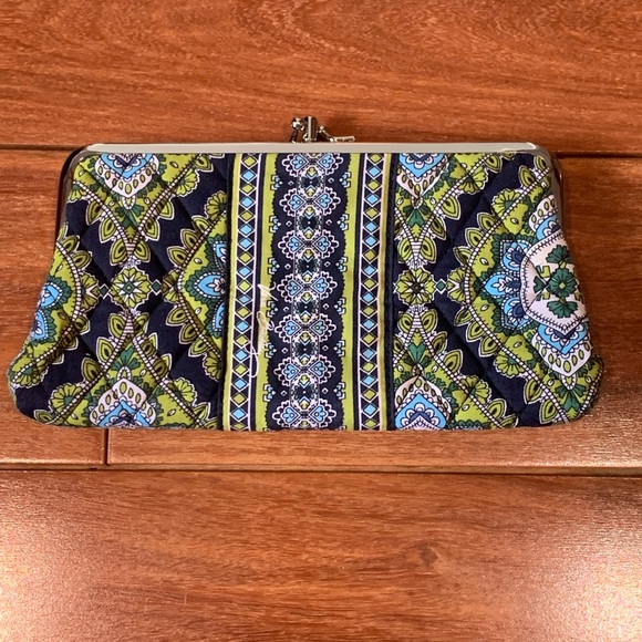 Vera Bradley Clasp Wallet Clutch in *RETIRED* Cambridge - Picture 1 of 3